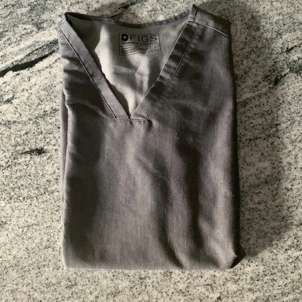 COPY - Charcoal Casma three-pocket scrub top - Picture 2 of 4